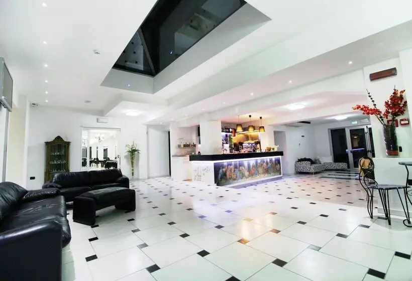 Fotos del hotel Leonardo:  2