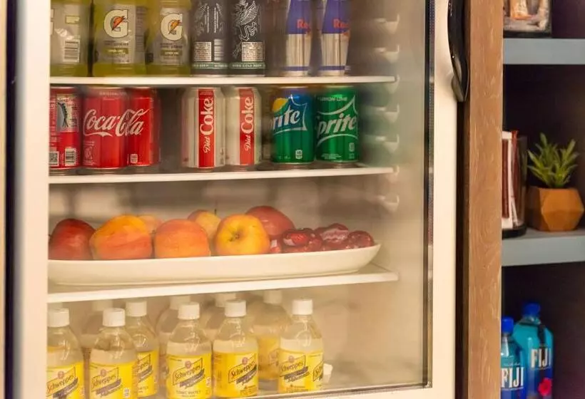 Fotos del hotel Versey Days Inn By Wyndham Chicago:  2