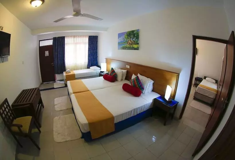 Fotos del hotel Catamaran Beach:  15