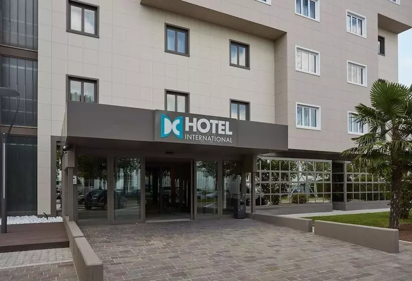 Fotos del hotel Dc  International:  14