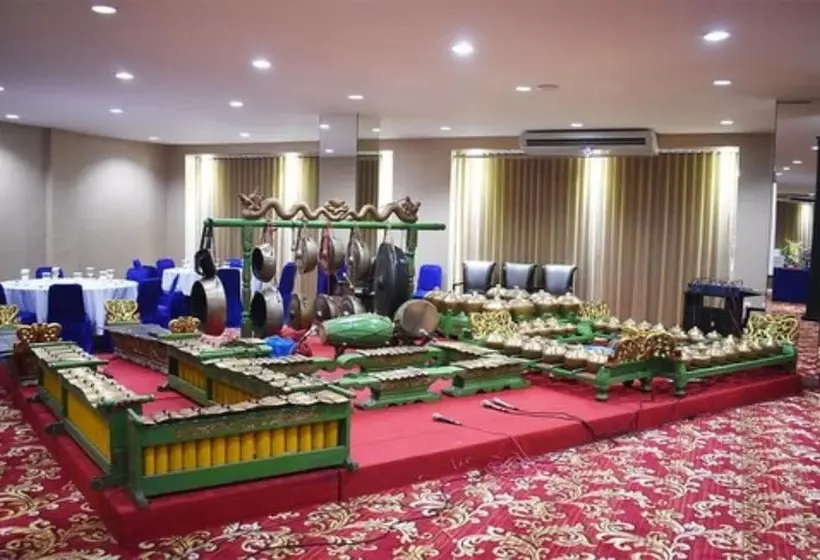 Fotos del hotel Surabaya Suites:  20