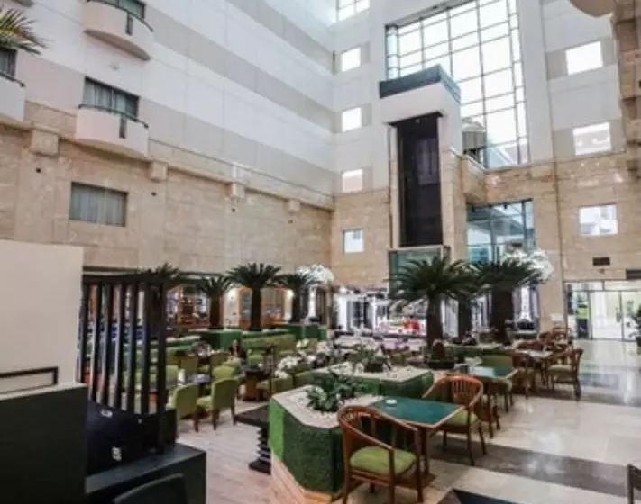 Fotos del hotel Surabaya Suites:  3