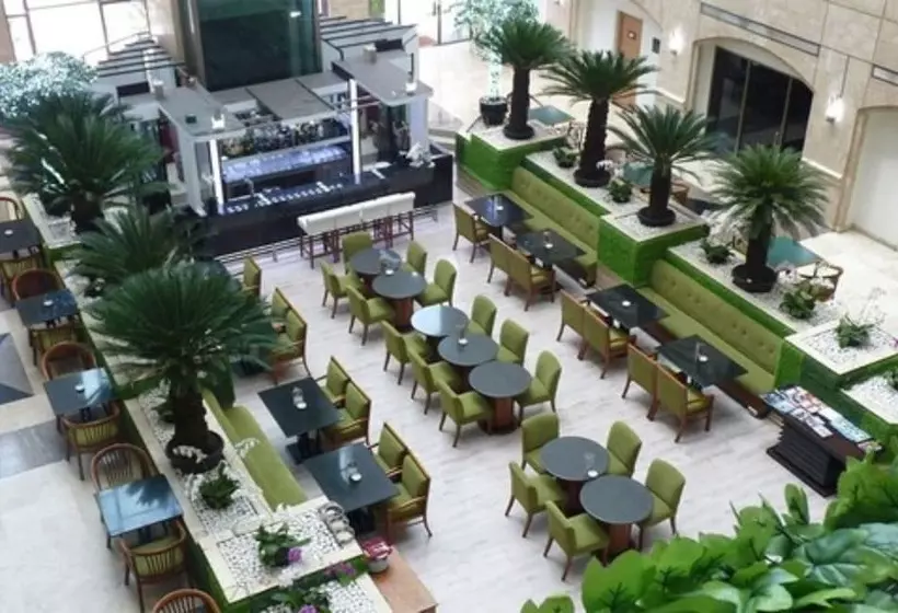 Fotos del hotel Surabaya Suites:  10