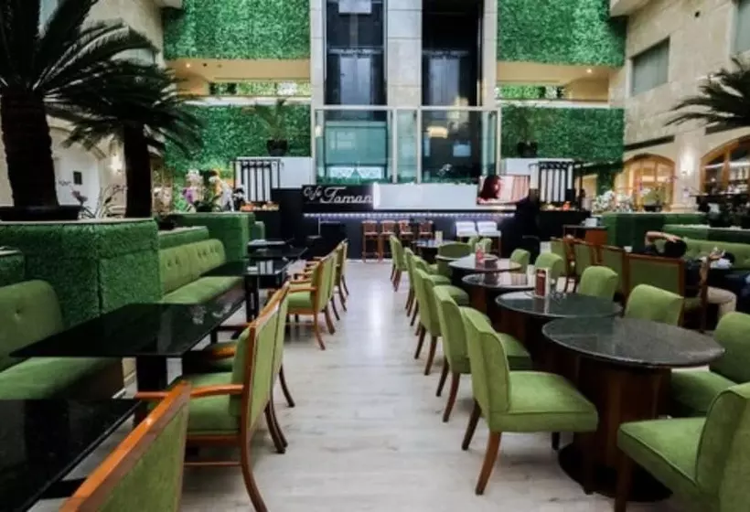 Fotos del hotel Surabaya Suites:  16