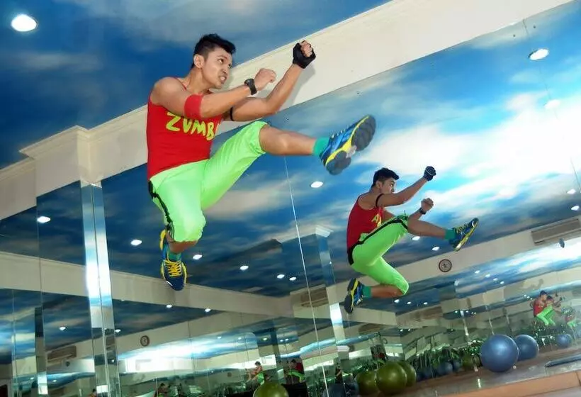 Fotos del hotel Surabaya Suites:  15