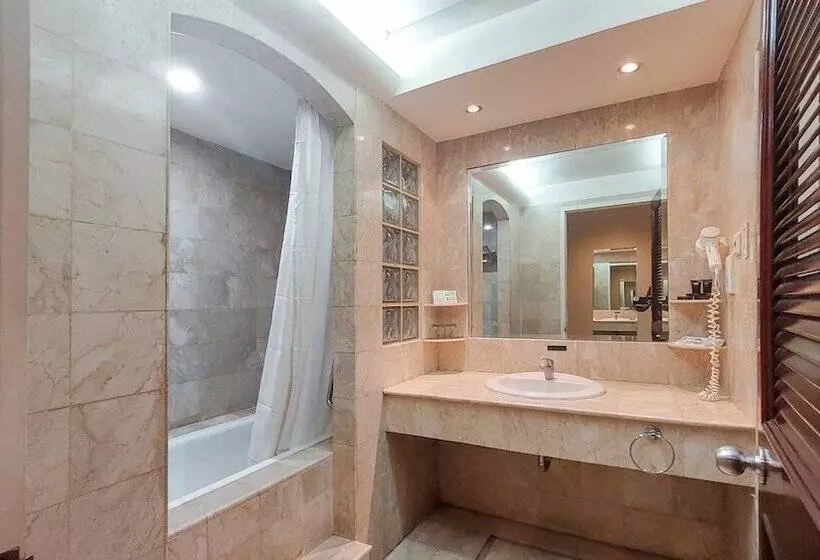 Fotos del hotel Surabaya Suites:  24