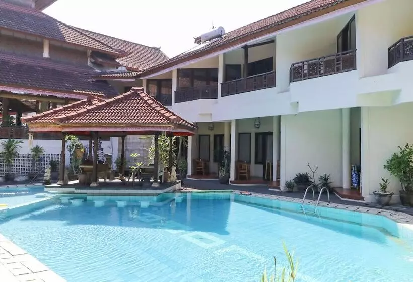 Fotos del hotel The Flora Kuta Bali:  2