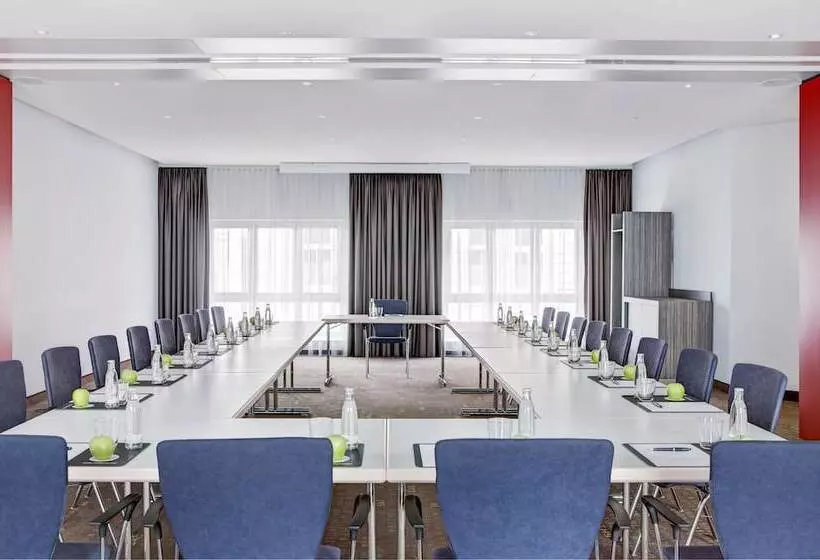 Fotos del hotel Intercity Hamburg Altona:  6