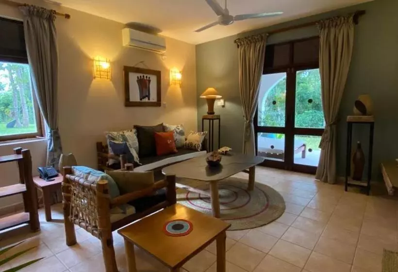 Fotos del hotel Pinewood Beach Resort And Spa:  9