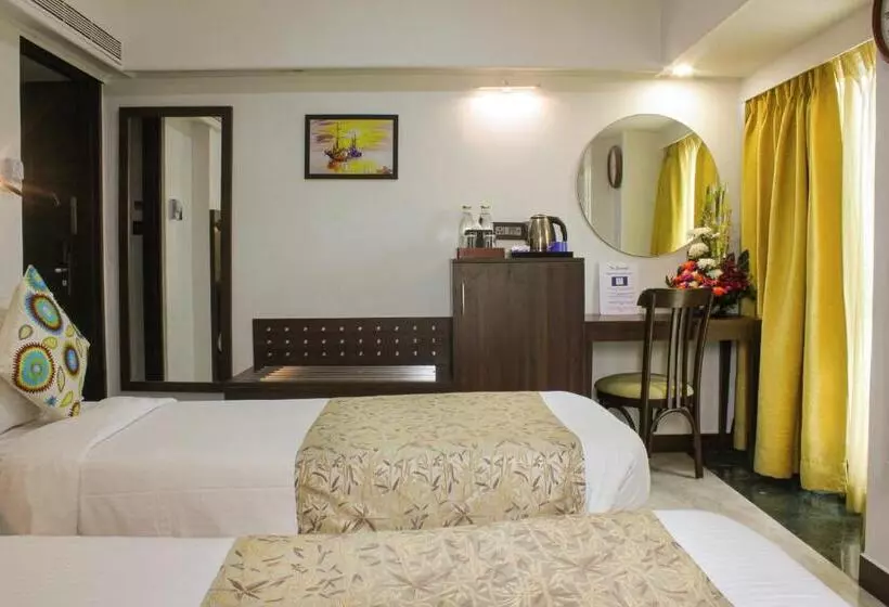 Fotos del hotel Emerald Hotel & Service Apartments:  2