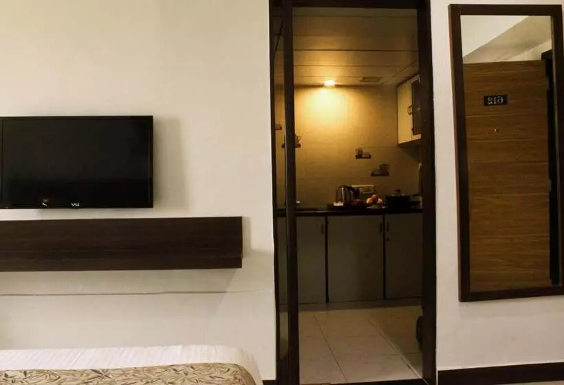 Fotos del hotel Emerald Hotel & Service Apartments:  17