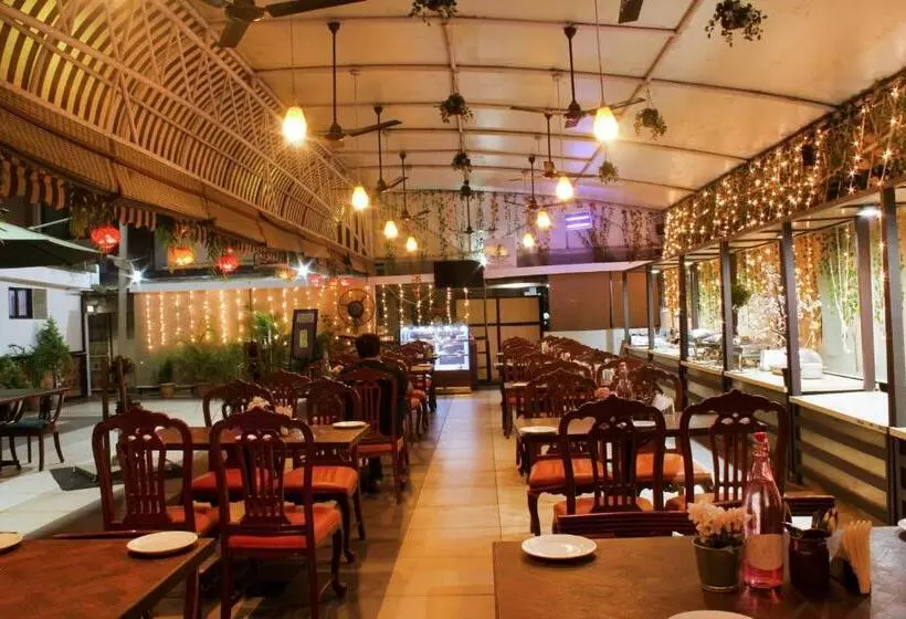 Fotos del hotel Emerald Hotel & Service Apartments:  4