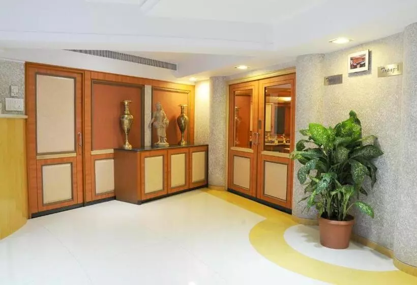 Fotos del hotel Emerald Hotel & Service Apartments:  3