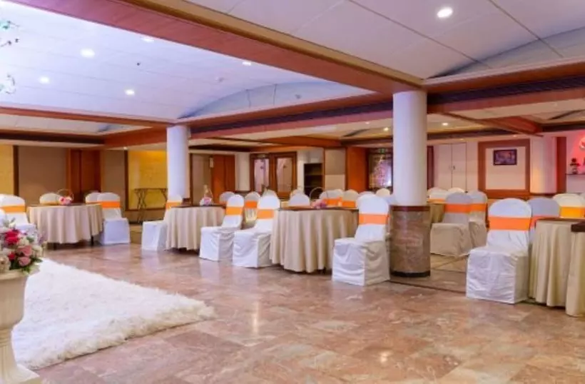 Fotos del hotel Emerald Hotel & Service Apartments:  15