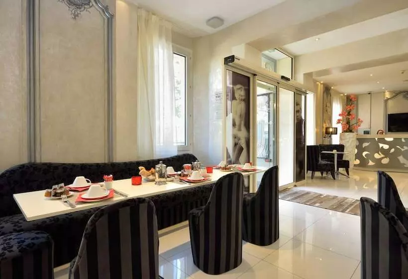 Fotos del hotel Renoir:  3