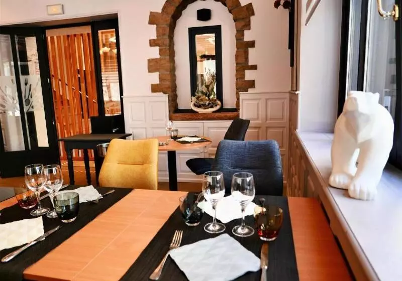 Fotos del hotel Logis  Darcy Dijon Centre:  7