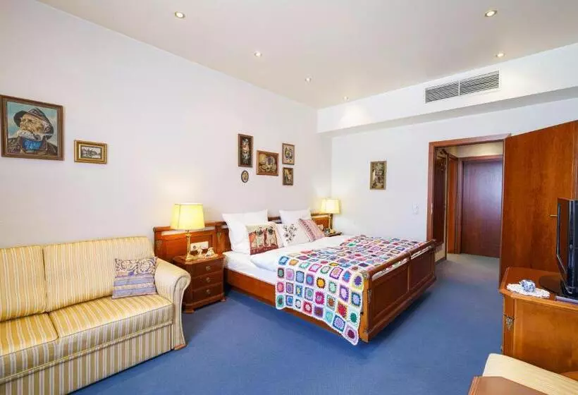 Tante Alma’s Hotel Lasthaus Am Ring