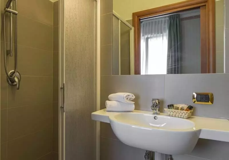 Fotos del hotel Nuovo Hotel Del Porto:  9