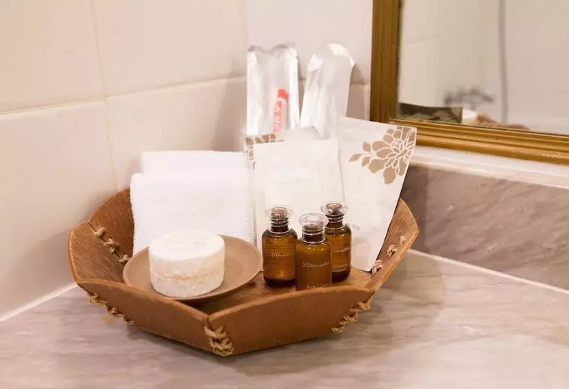 Fotos del hotel The Tarntawan  Surawong Bangkok:  2