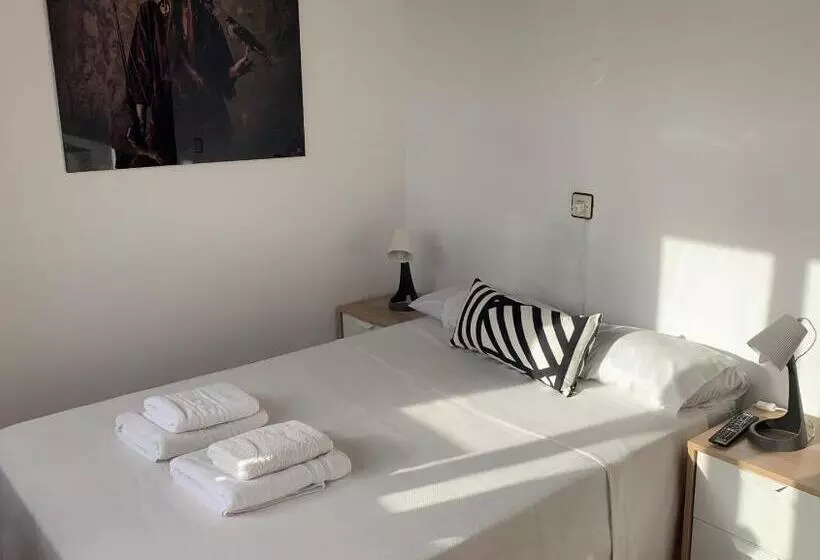 Fotos del hotel Y Restaurante Puerta De Aranda:  21