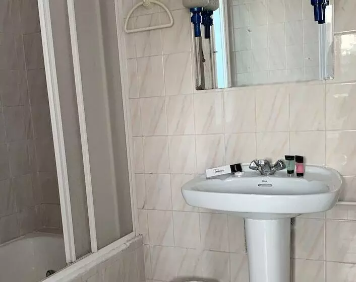 Fotos del hotel Y Restaurante Puerta De Aranda:  7