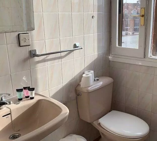 Fotos del hotel Y Restaurante Puerta De Aranda:  5