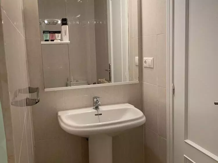 Fotos del hotel Y Restaurante Puerta De Aranda:  11