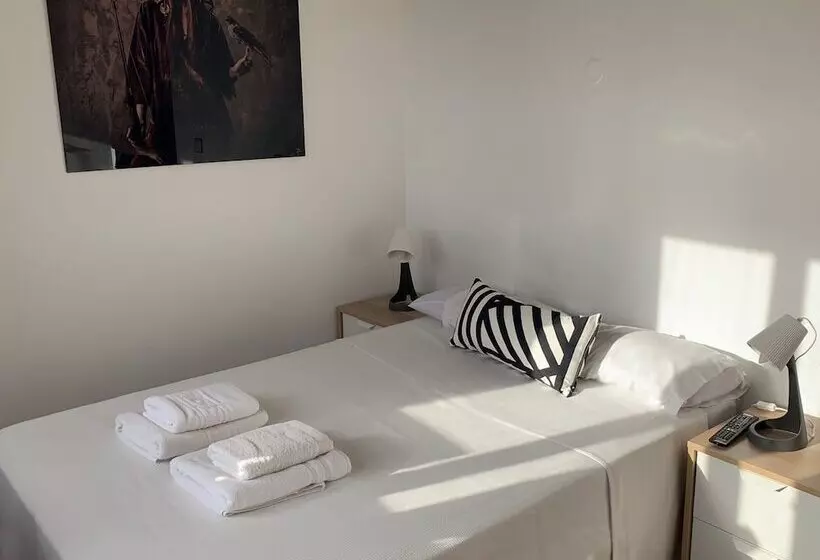 Fotos del hotel Y Restaurante Puerta De Aranda:  15