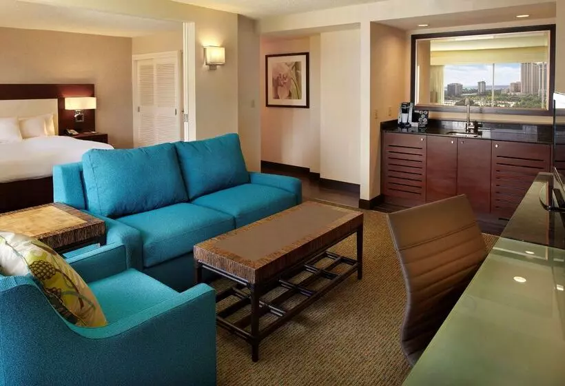 Doubletree By Hilton Alana – Waikiki Beach