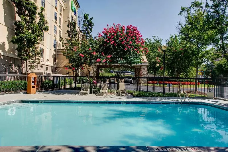 Fotos del hotel Holiday Inn Express Hotel & Suites Atlanta Buckhead, An Ihg:  3