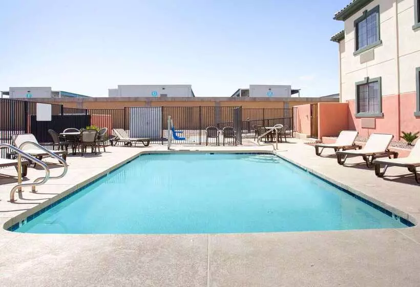 Fotos del hotel Baymont By Wyndham Phoenix I10 Near 51st Ave:  2