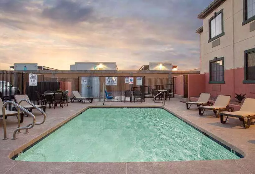 Fotos del hotel Baymont By Wyndham Phoenix I10 Near 51st Ave:  12