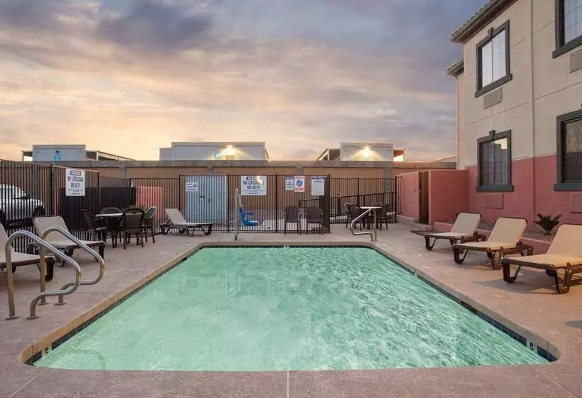 Fotos del hotel Baymont By Wyndham Phoenix I10 Near 51st Ave:  15