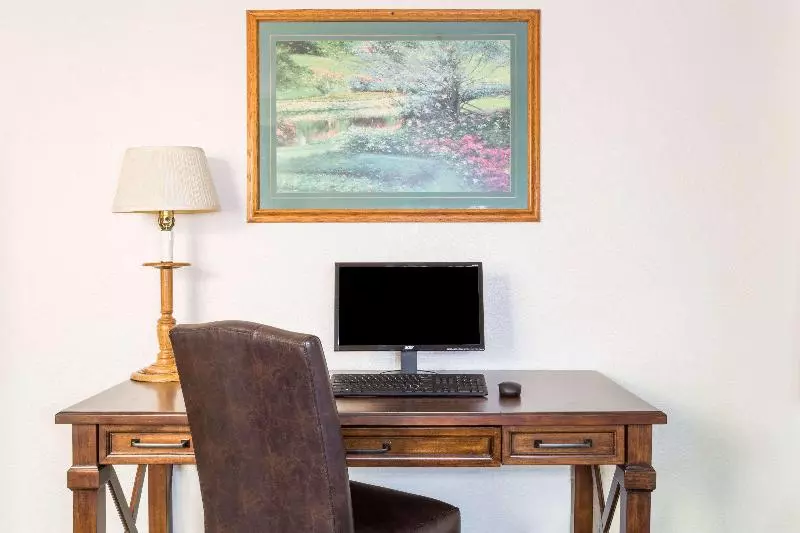 Fotos del hotel Super 8 By Wyndham Phoenix Metro North:  6