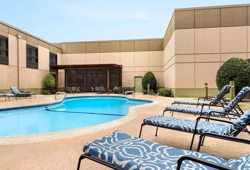 Fotos del hotel Best Western Plus Dallas  & Conference Center:  2
