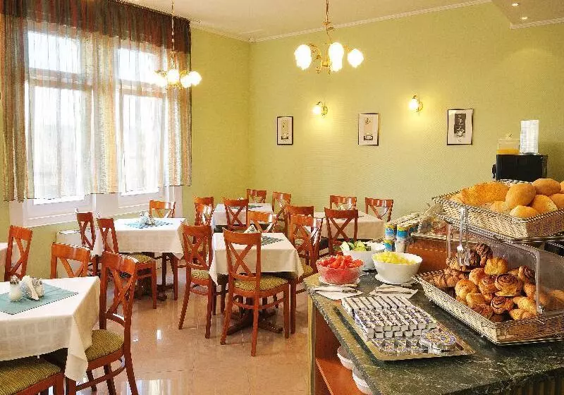 Fotos del hotel Baross City:  7