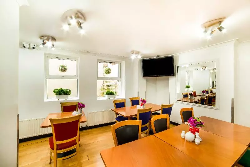 Fotos del hotel OYO Townhouse New England Victoria:  22