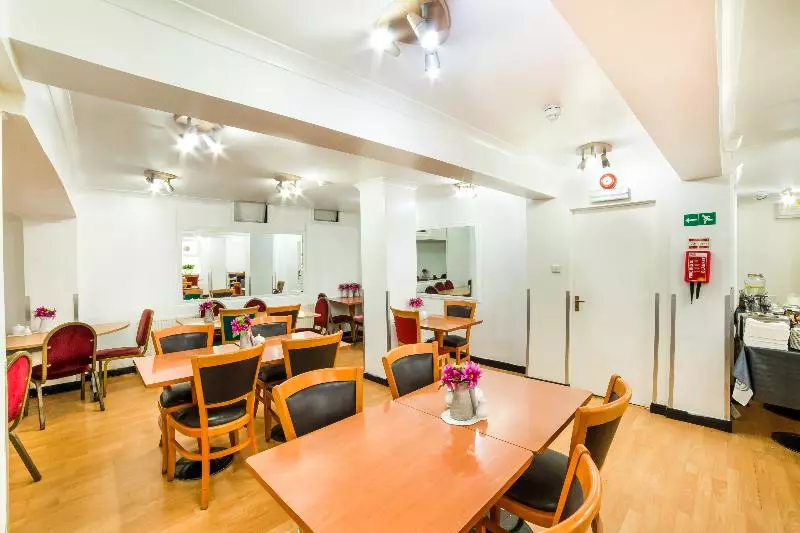 Fotos del hotel OYO Townhouse New England Victoria:  14