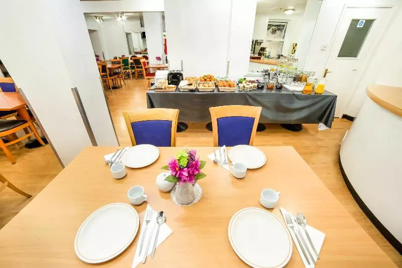 Fotos del hotel OYO Townhouse New England Victoria:  15