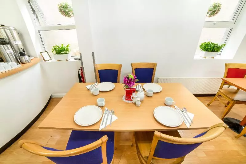 Fotos del hotel OYO Townhouse New England Victoria:  19