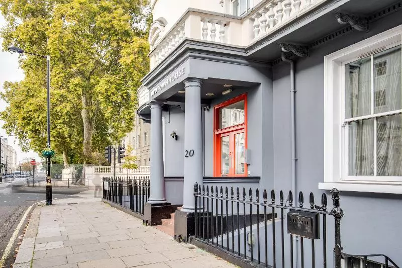 Fotos del hotel OYO Townhouse New England Victoria:  21