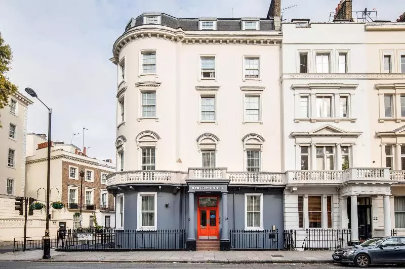 Fotos del hotel OYO Townhouse New England Victoria:  13