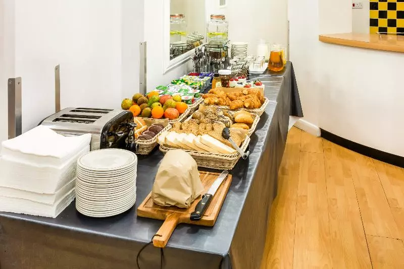 Fotos del hotel OYO Townhouse New England Victoria:  6