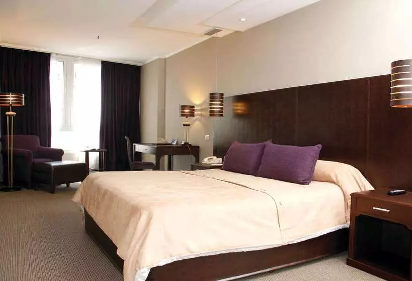 Howard Johnson Plaza Florida Street