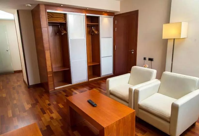 Fotos del hotel Acevi Villarroel:  24