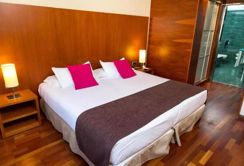 Fotos del hotel Acevi Villarroel:  23