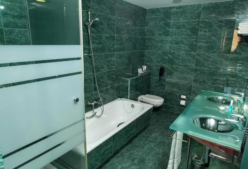 Fotos del hotel Acevi Villarroel:  11