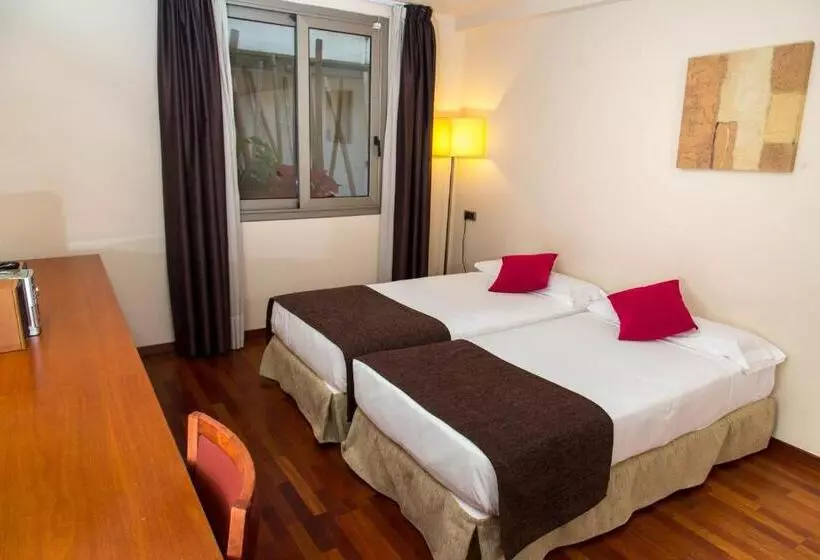 Fotos del hotel Acevi Villarroel:  15