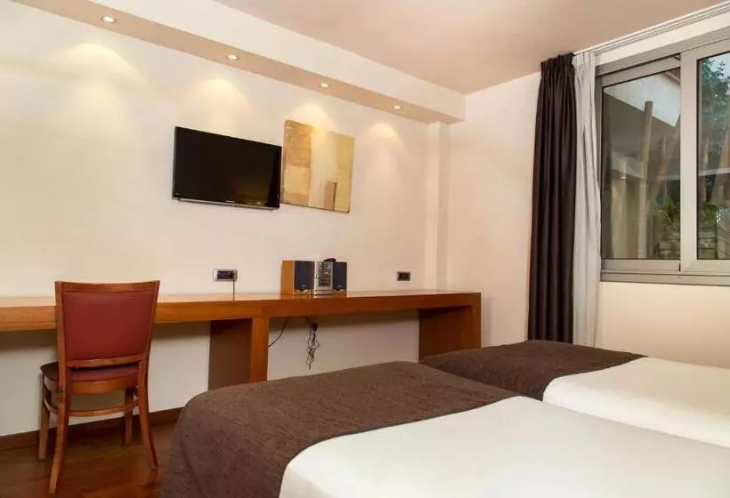 Fotos del hotel Acevi Villarroel:  9