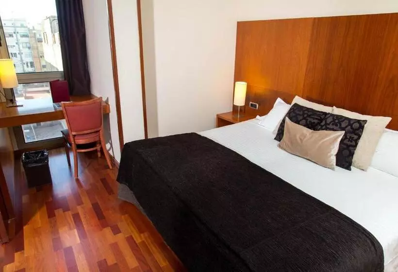 Fotos del hotel Acevi Villarroel:  17